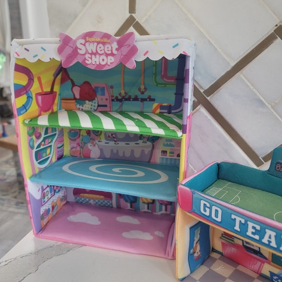 Squishville by Original Squishmallows Sweet Shop and Deluxe Academy Playset - Picture 5 of 11